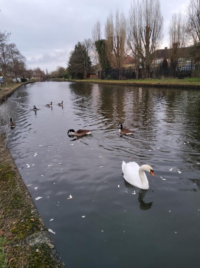 Air Conditioned Modern Double Bed Room With Private Attached Bathroom - Free Parking - Near London Heathrow Airport & Southall Broadway Exteriér fotografie