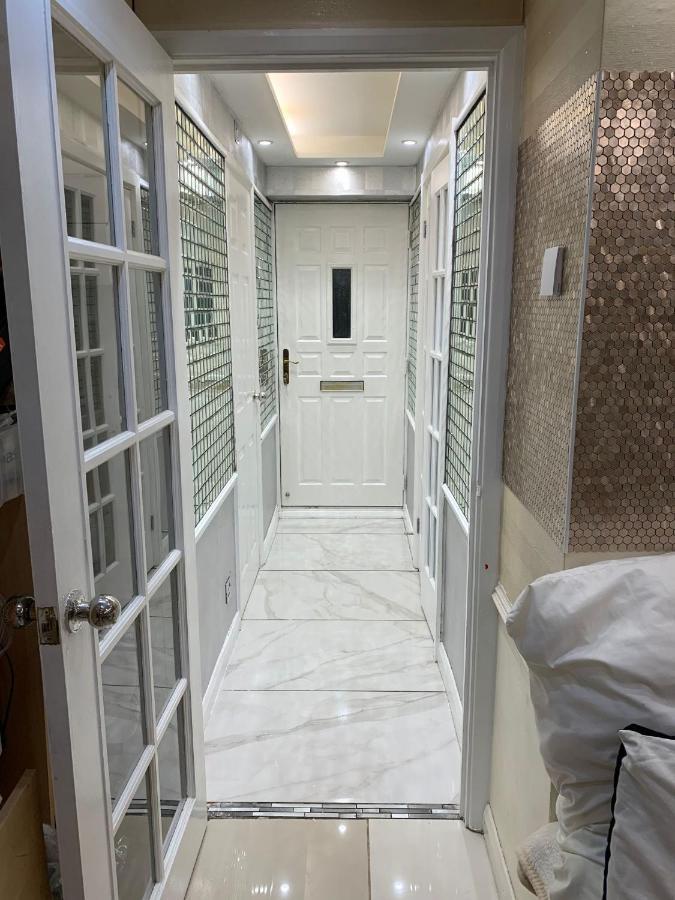 Air Conditioned Modern Double Bed Room With Private Attached Bathroom - Free Parking - Near London Heathrow Airport & Southall Broadway Exteriér fotografie