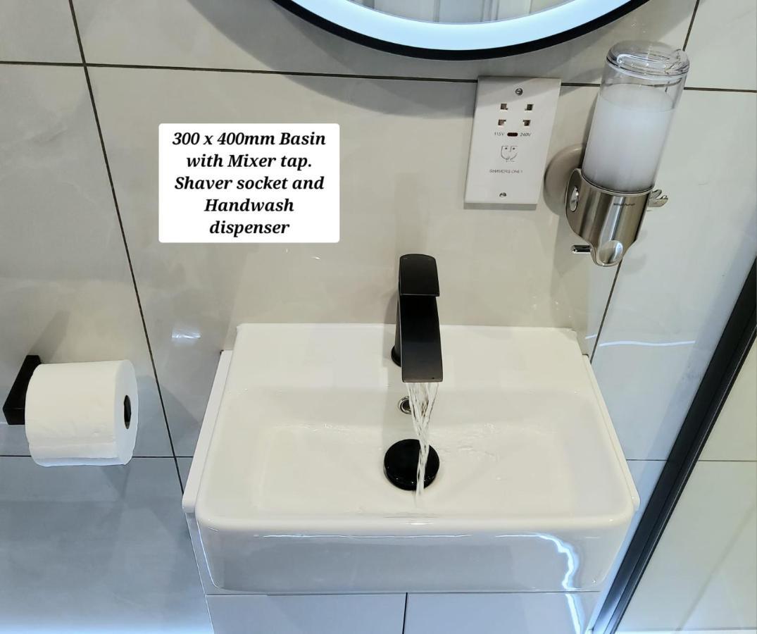 Air Conditioned Modern Double Bed Room With Private Attached Bathroom - Free Parking - Near London Heathrow Airport & Southall Broadway Exteriér fotografie